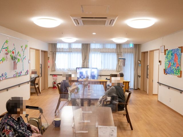 安らぎの共有スペース 多目的室 ゆとりある多目的室で、ご入居者の豊かな日常を支えるやりがいのある仕事です。
