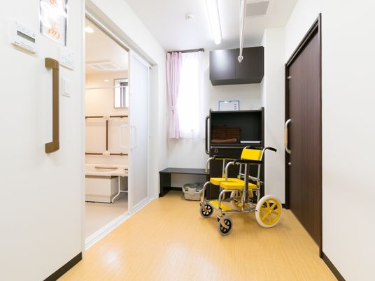 車椅子のある居室内部