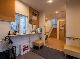 暖かみのある受付エリア