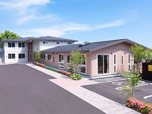 明るい外観の建物  