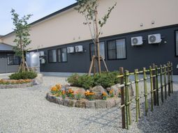 屋外の中庭の景色