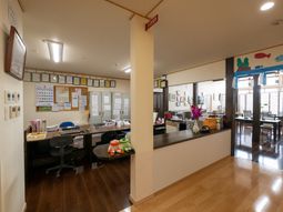 清潔感あるスタッフエリア