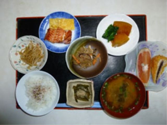 和食のバランスメニュー 食事 栄養バランスを考えた和食メニューです。心身の健康を支える美味しいお食事を提供しています。