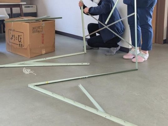組立作業中の室内  