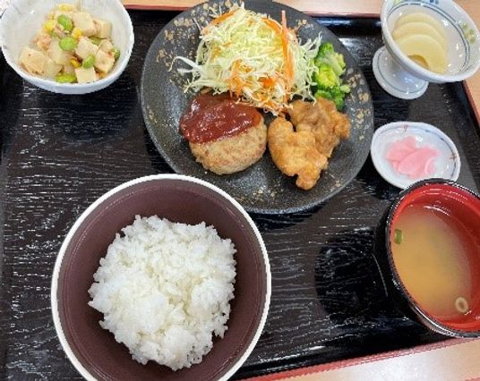 栄養満点の食事トレー