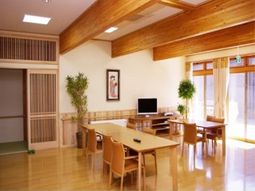 木目調の温かいリビング
