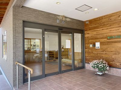エントランスの明るい様子