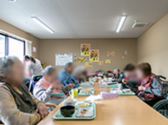 和やかな食事風景