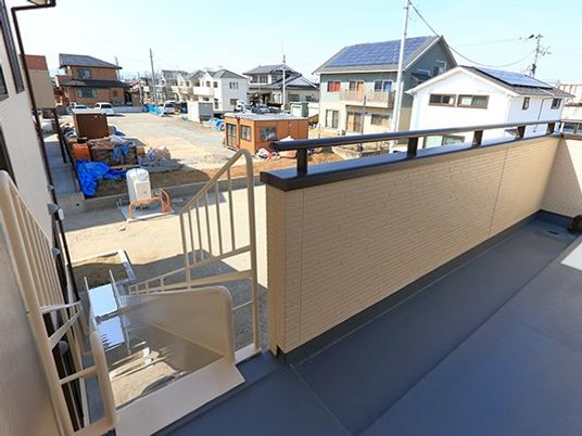 住宅街を望むベランダ  