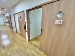 プライバシーが確保された廊下