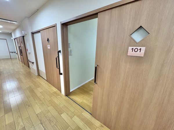 プライバシーが確保された廊下