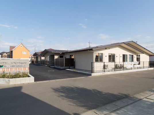 平屋建て施設の外観