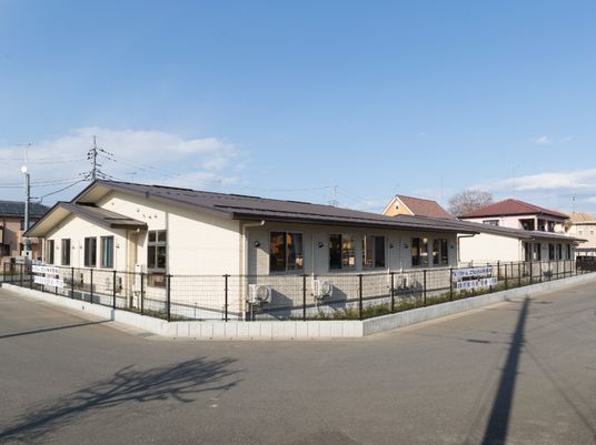 施設の落ち着いた外観