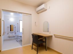 清潔で整った居室の一角