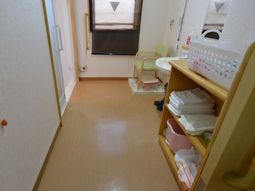 明るい居室の一角
