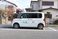 ロゴ入りの白い車