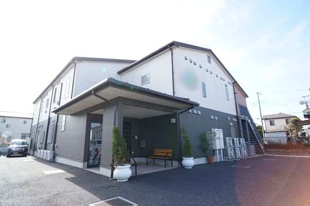 施設の外観とエントランス