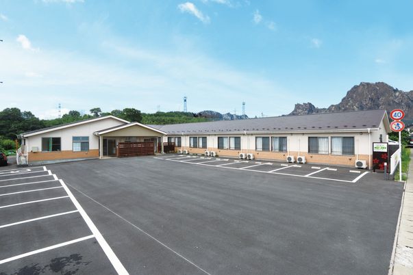 広々とした建物の外観