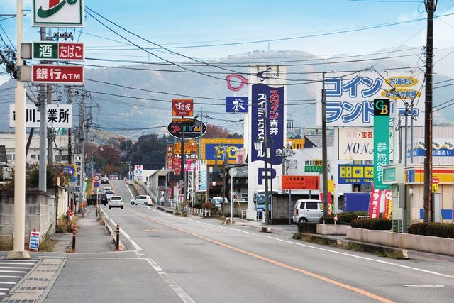 商店が並ぶ通り
