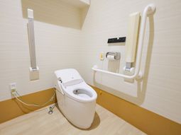 手すり付きトイレ  