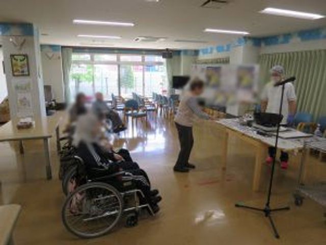 広々とした共有スペース 多目的室 自然光の入る広々としたスペースで、活動や交流がしやすい環境です。