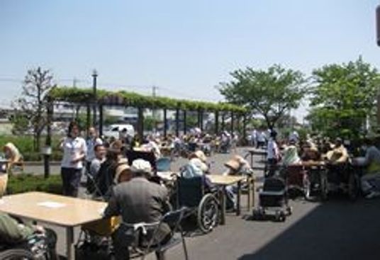 賑やかなテラス