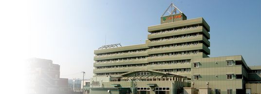 高層の建物外観