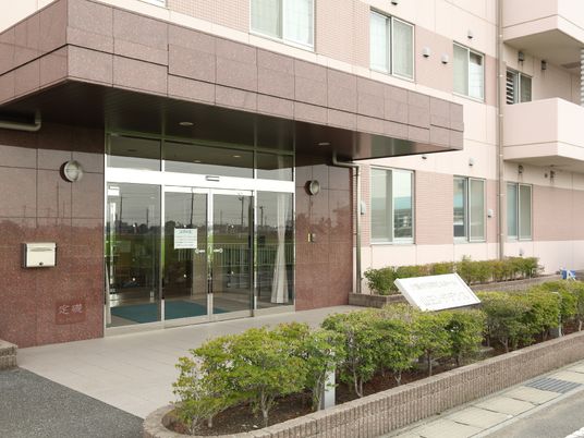 施設の入口前景