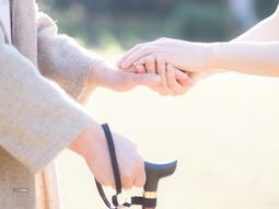 手をとる優しさのひととき