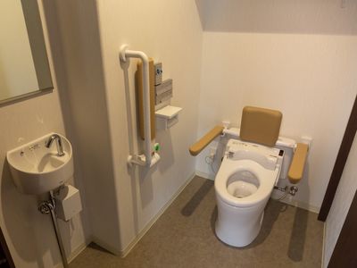 バリアフリーの洗面所兼トイレ