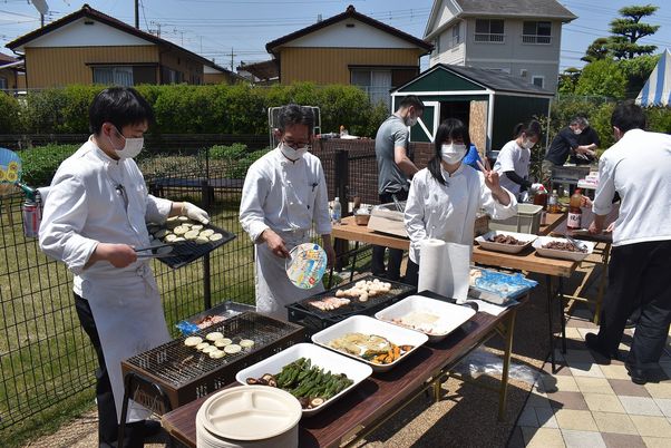 スタッフが活躍する中庭イベント
