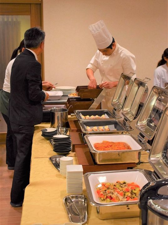 料理準備風景ダイニング