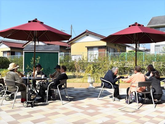 屋外庭園での憩いの場