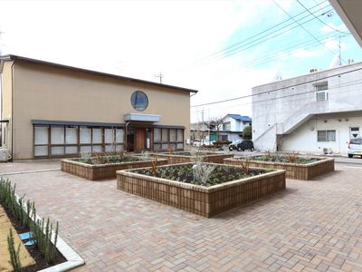 広々としたエントランス外観