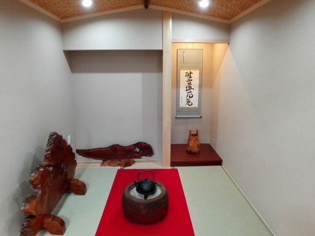 心落ち着く和室 和室 落ち着いた雰囲気の和室で、一息つきながらリラックスして過ごせます。畳の部屋は心を和ませます。