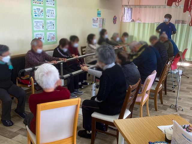 体操中の様子の部屋