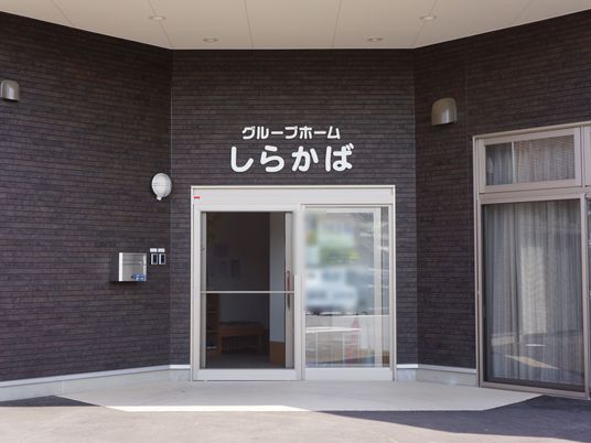 エントランス明るい入口