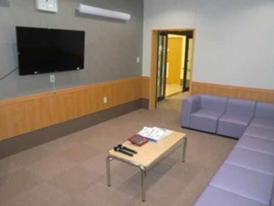 テレビのあるラウンジ  