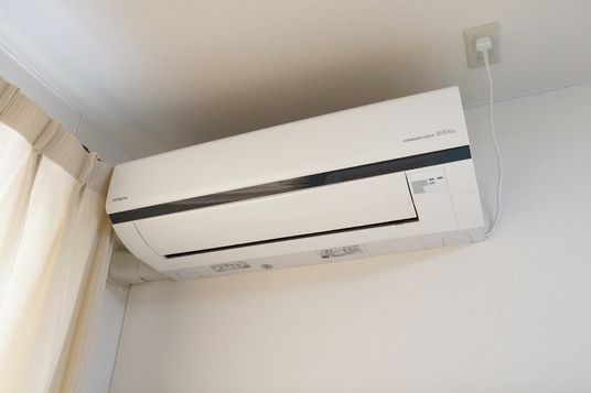 壁掛け型のエアコン