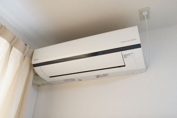 壁掛け型のエアコン