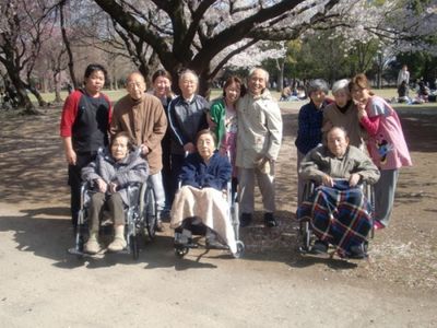 桜と共に笑顔の集合