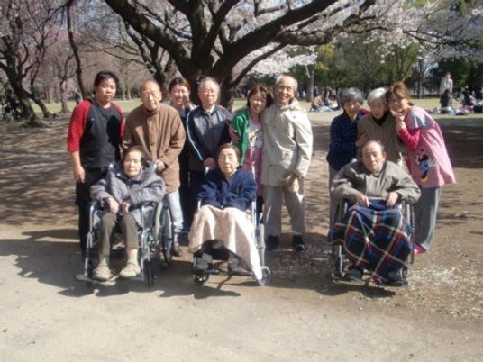 桜と共に笑顔の集合