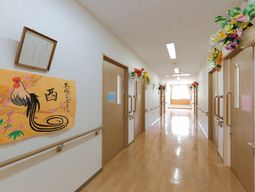 明るく清潔な廊下