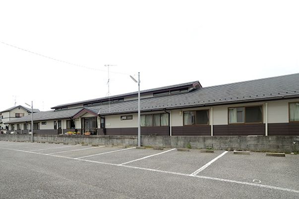 広々とした外観