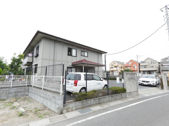 施設の外観です 外観 閑静な住宅街の一角に佇む、清潔感のある外観を備えた施設です。