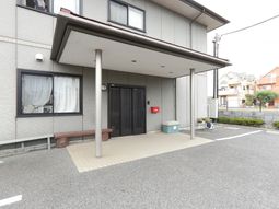 建物の入口付近の様子