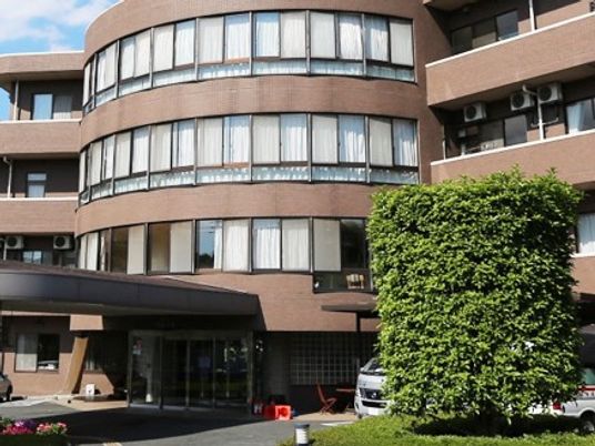 曲線的な外観の建物  