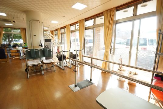 機能訓練器具と窓