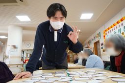 スタッフと利用者のレクリエーション