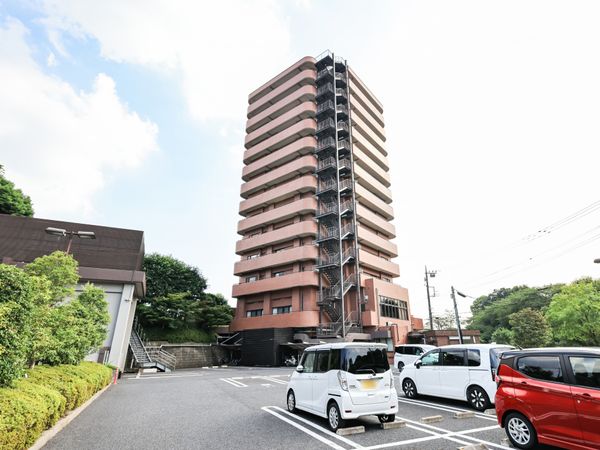 立派な建物の外観